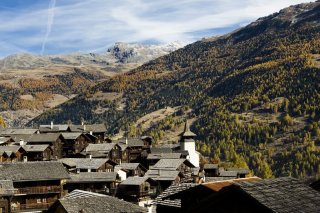 Le village de Grimentz dans le val d'anniviers est photographie ce mercredi 28 octobre 2009.